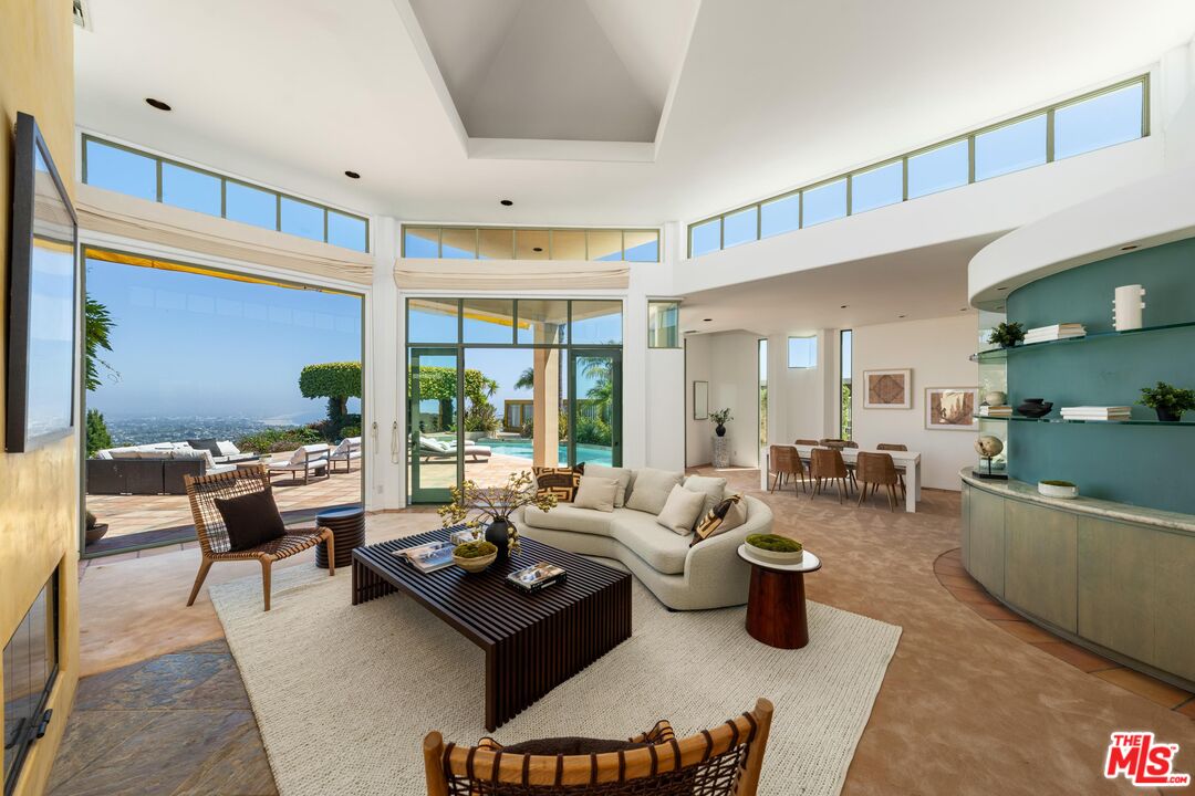 1058 Vista Grande Dr