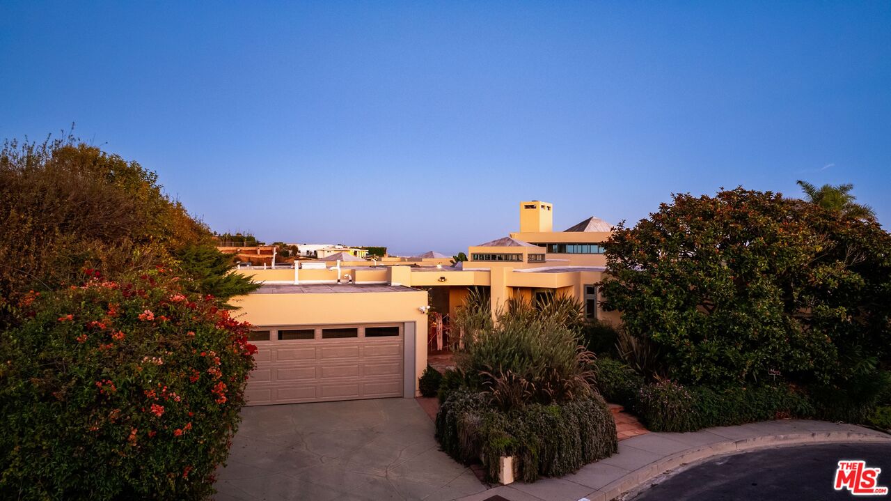 1058 Vista Grande Dr