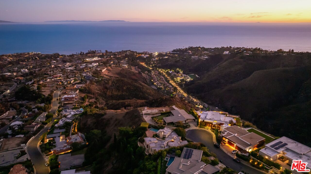 1058 Vista Grande Dr