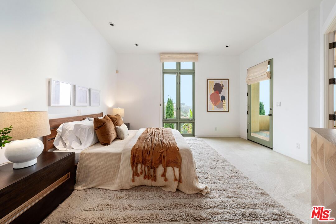 1058 Vista Grande Dr