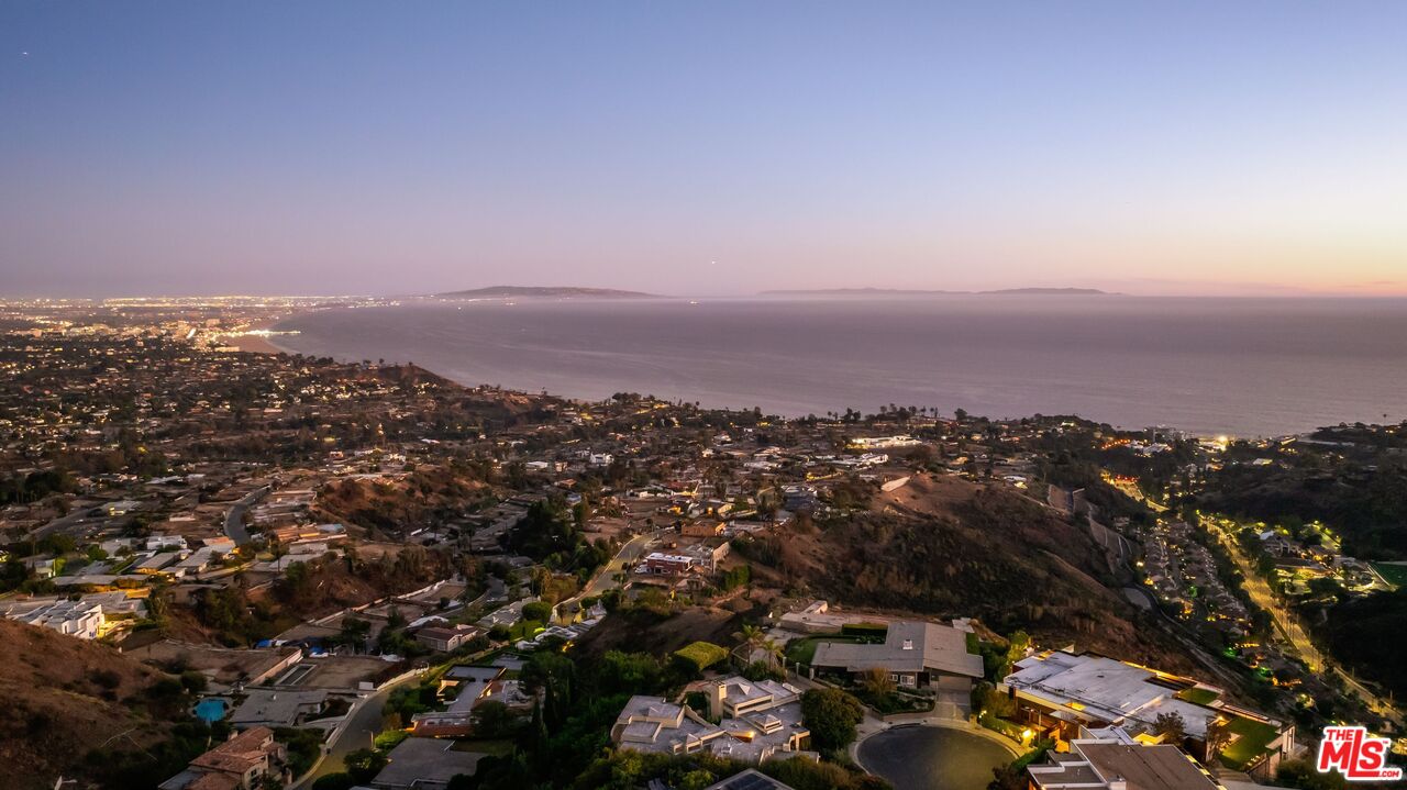 1058 Vista Grande Dr