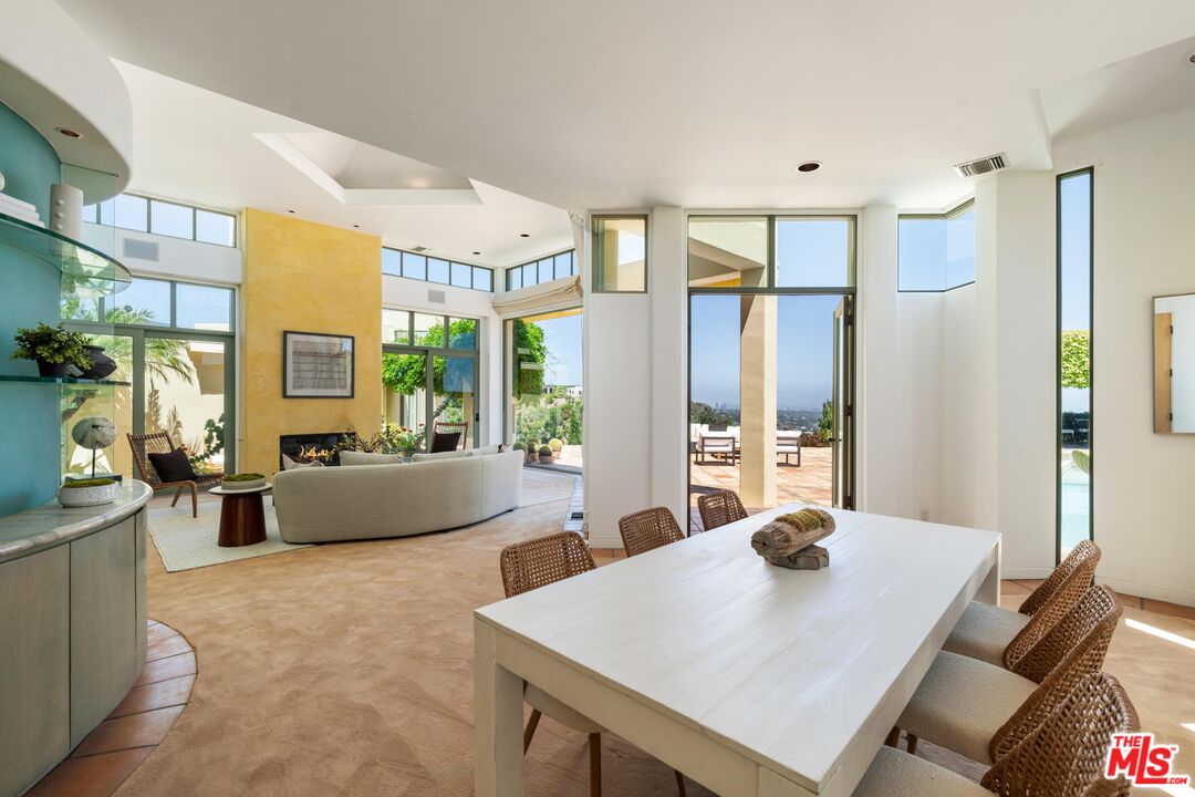 1058 Vista Grande Dr