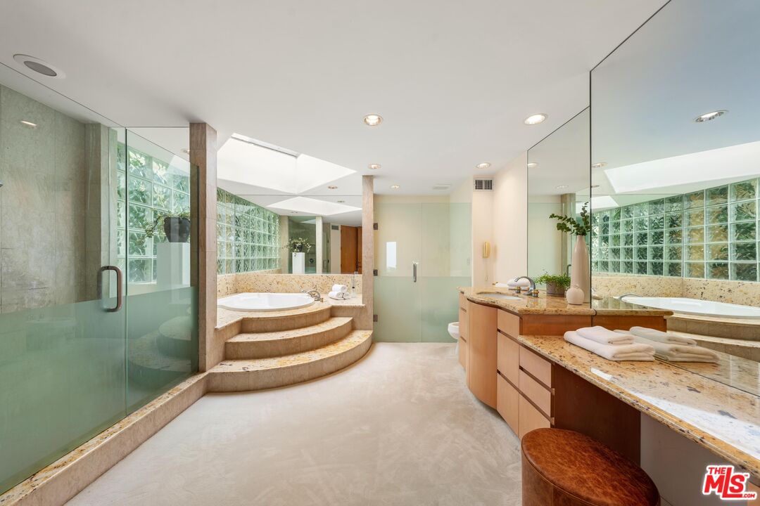 1058 Vista Grande Dr