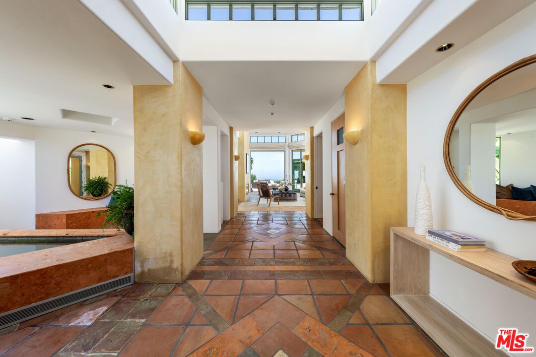 1058 Vista Grande Dr