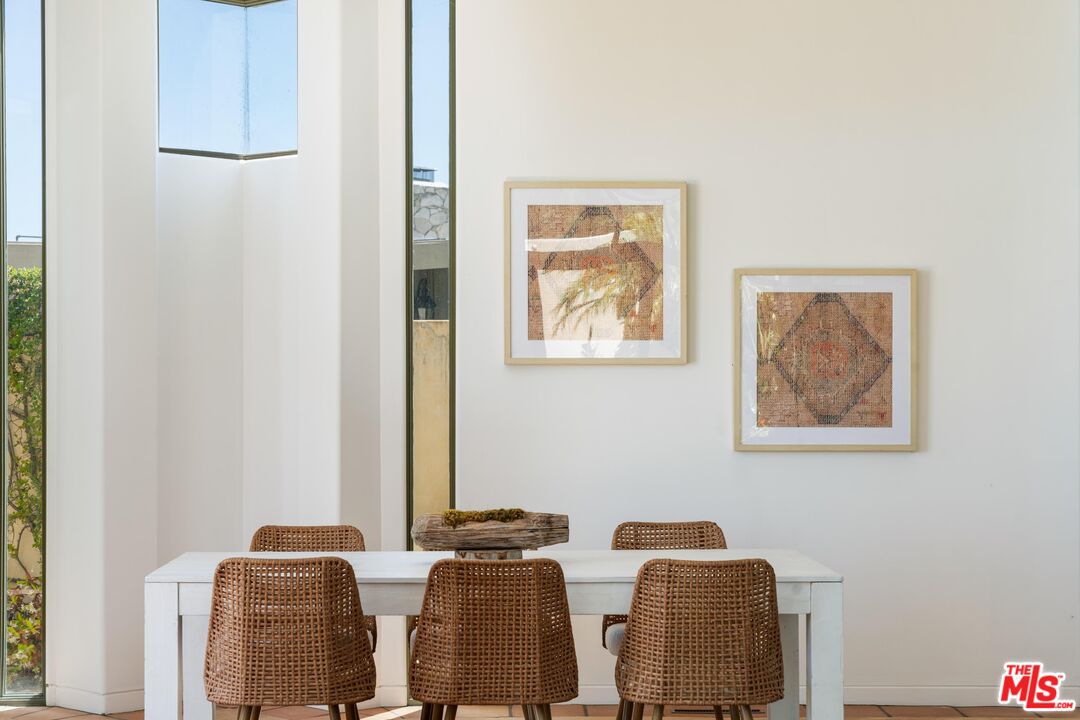 1058 Vista Grande Dr