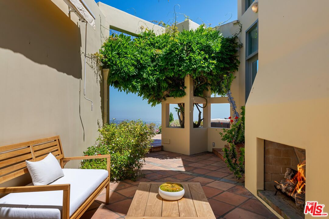 1058 Vista Grande Dr