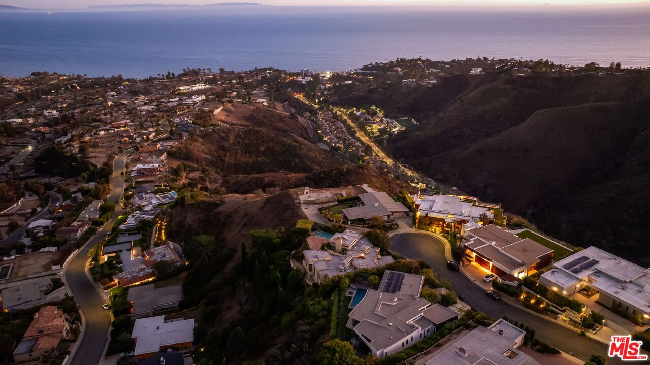 1058 Vista Grande Dr