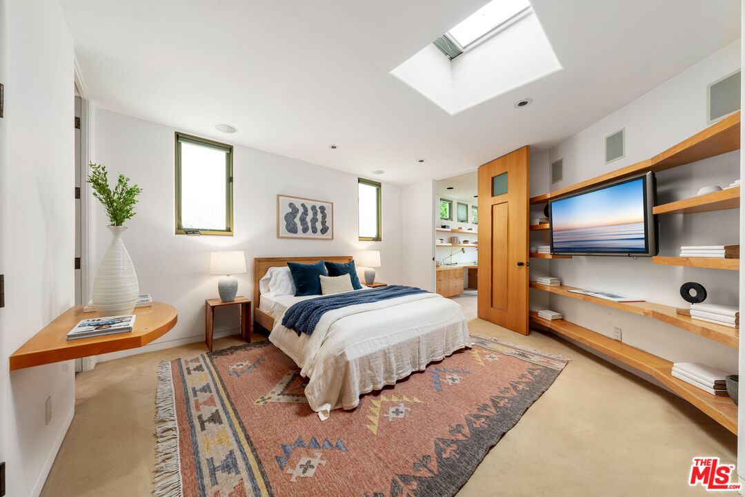 1058 Vista Grande Dr