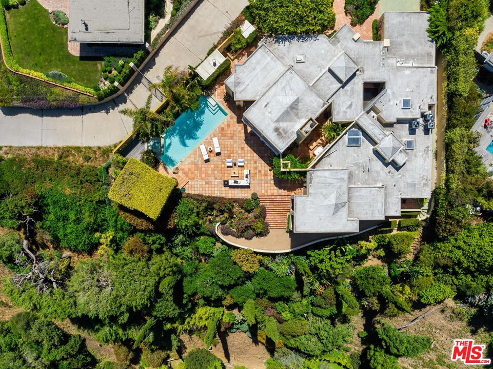 1058 Vista Grande Dr