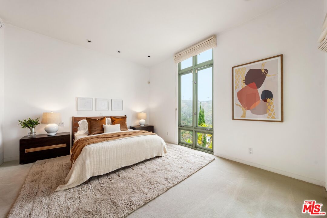 1058 Vista Grande Dr