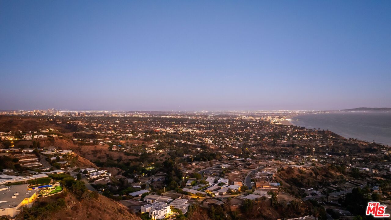 1058 Vista Grande Dr