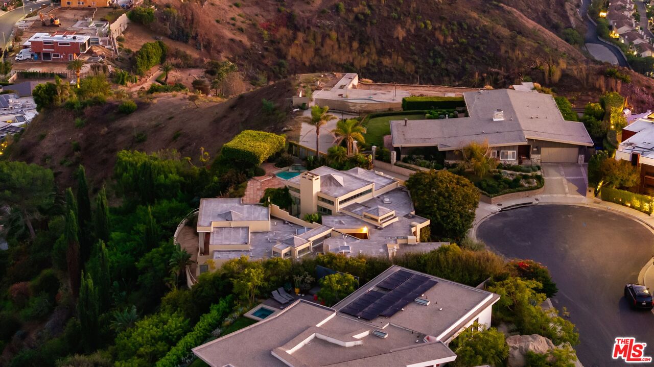 1058 Vista Grande Dr