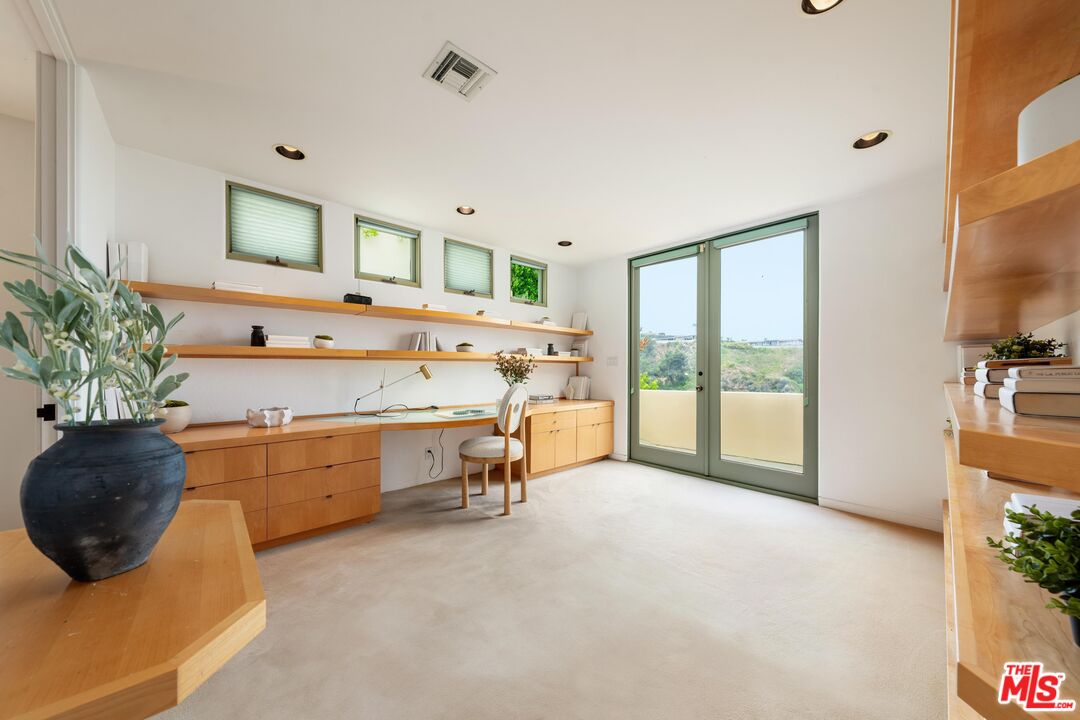 1058 Vista Grande Dr