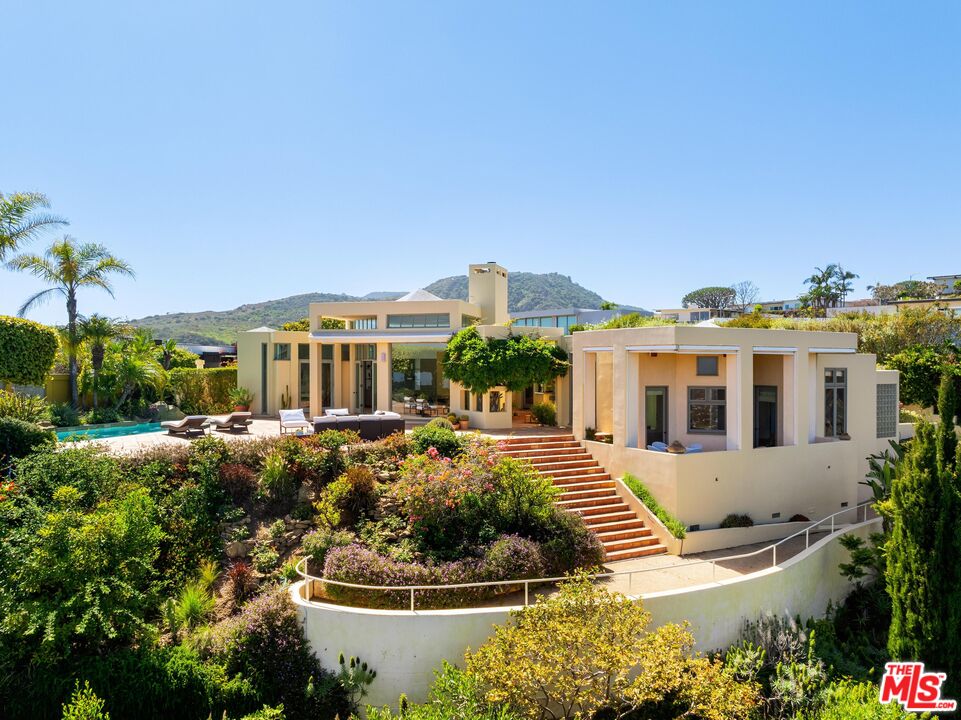 1058 Vista Grande Dr