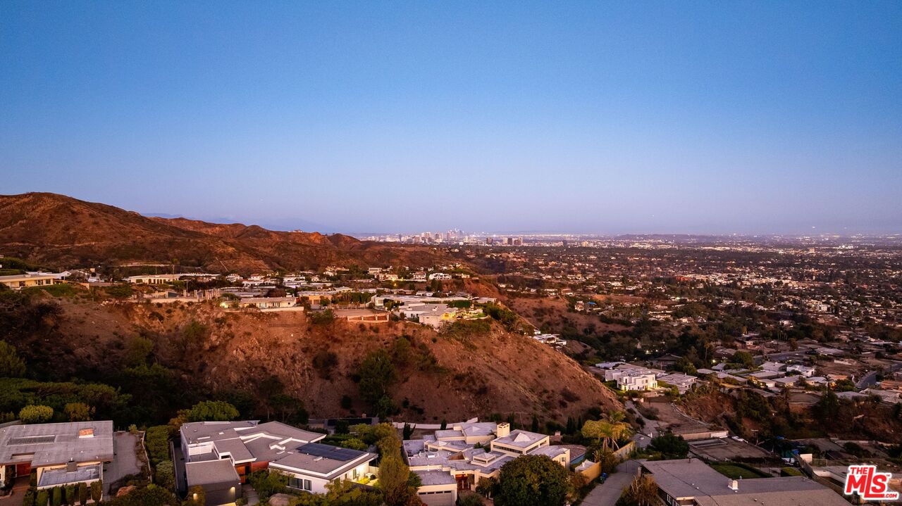 1058 Vista Grande Dr