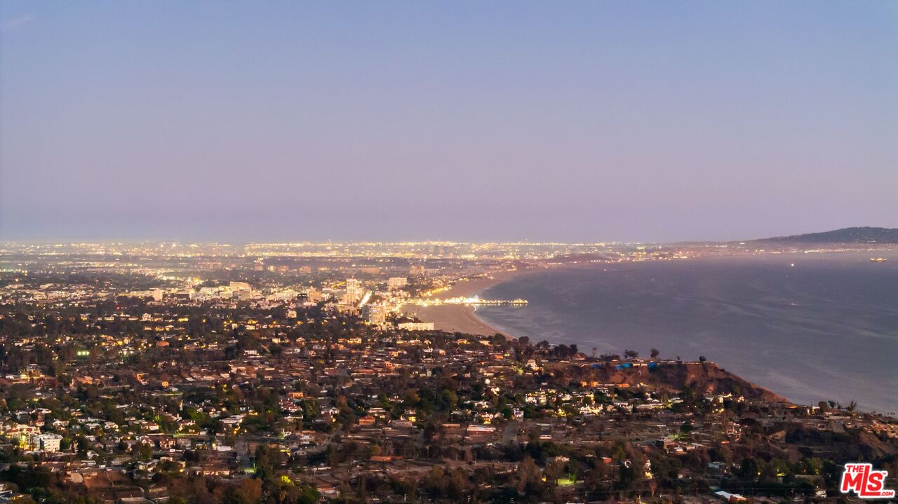 1058 Vista Grande Dr