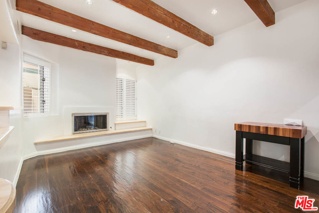 15500 W Sunset Blvd Unit: 104