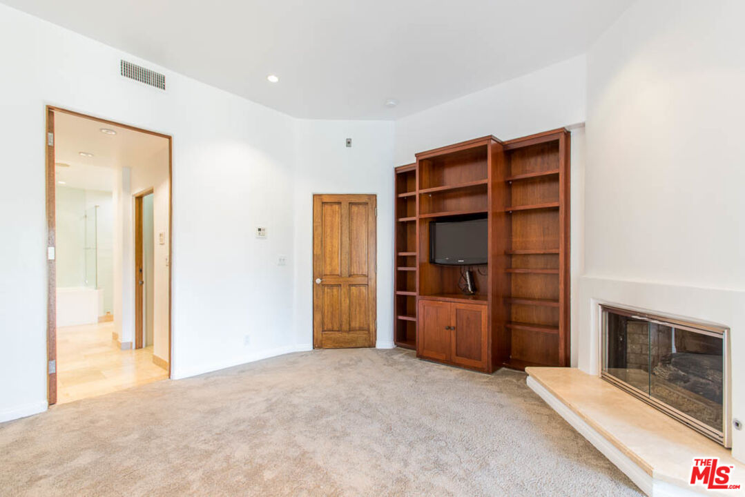 15500 W Sunset Blvd Unit: 104