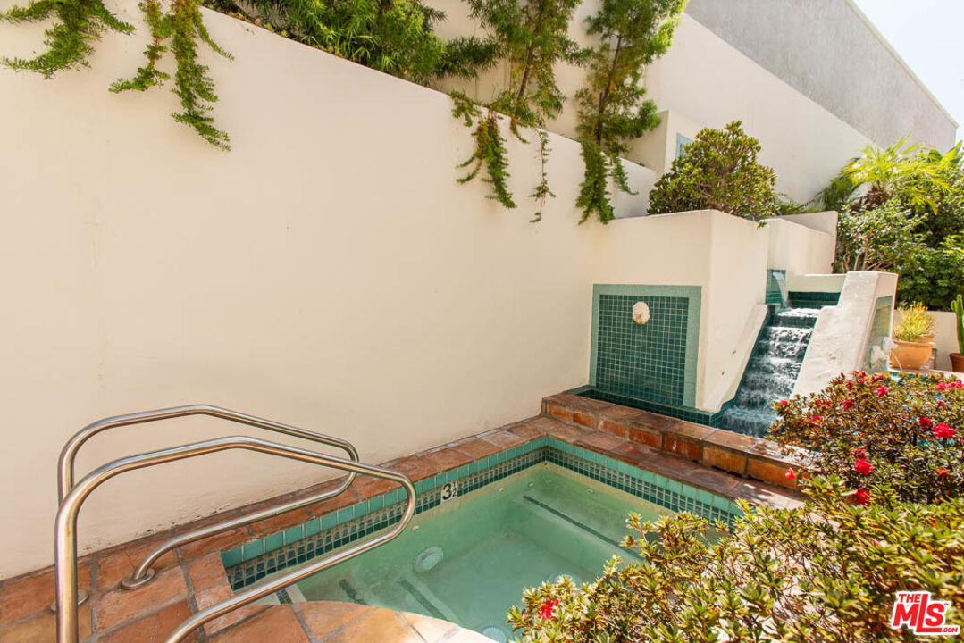 15500 W Sunset Blvd Unit: 104