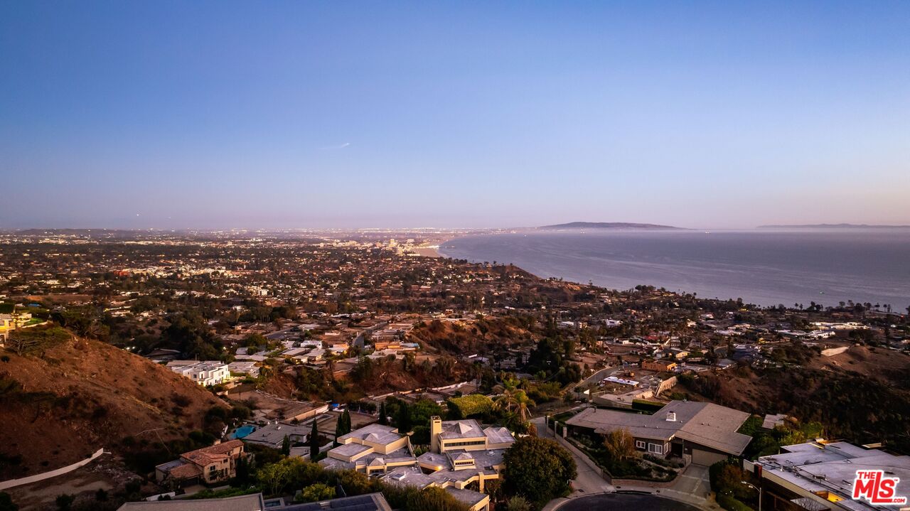 1058 Vista Grande Dr