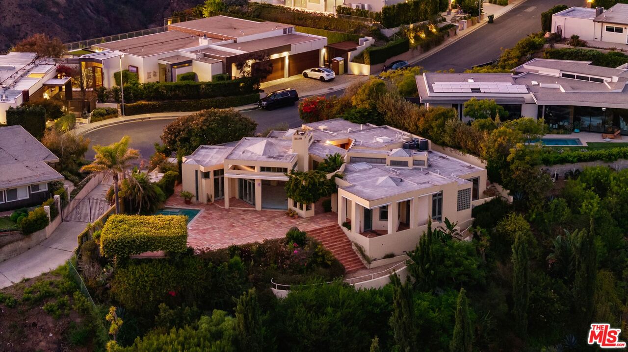 1058 Vista Grande Dr