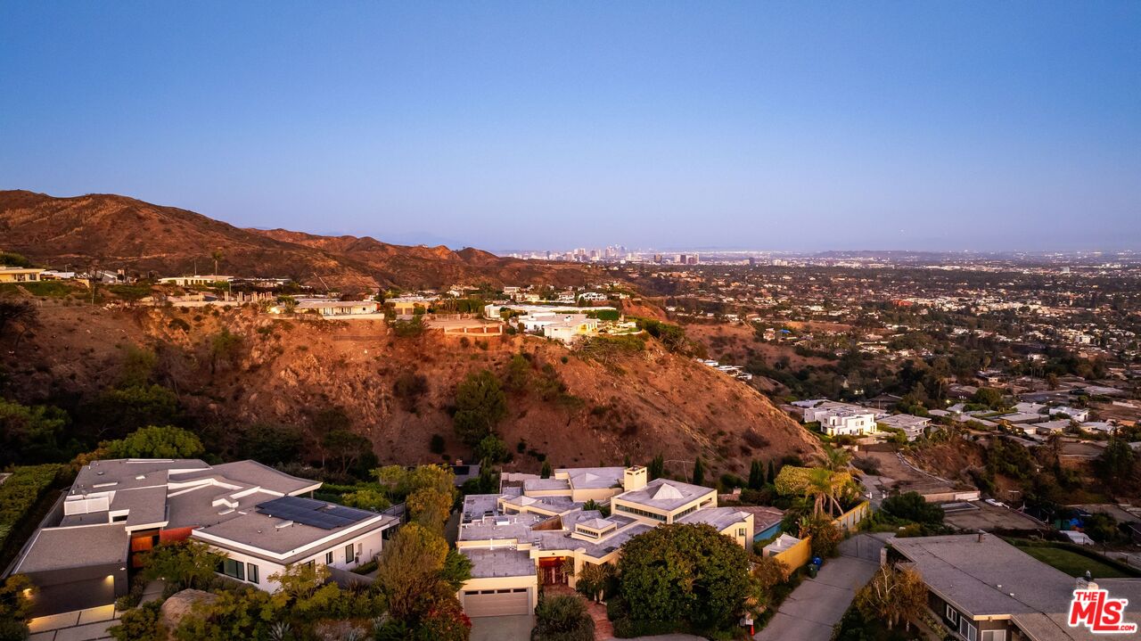 1058 Vista Grande Dr
