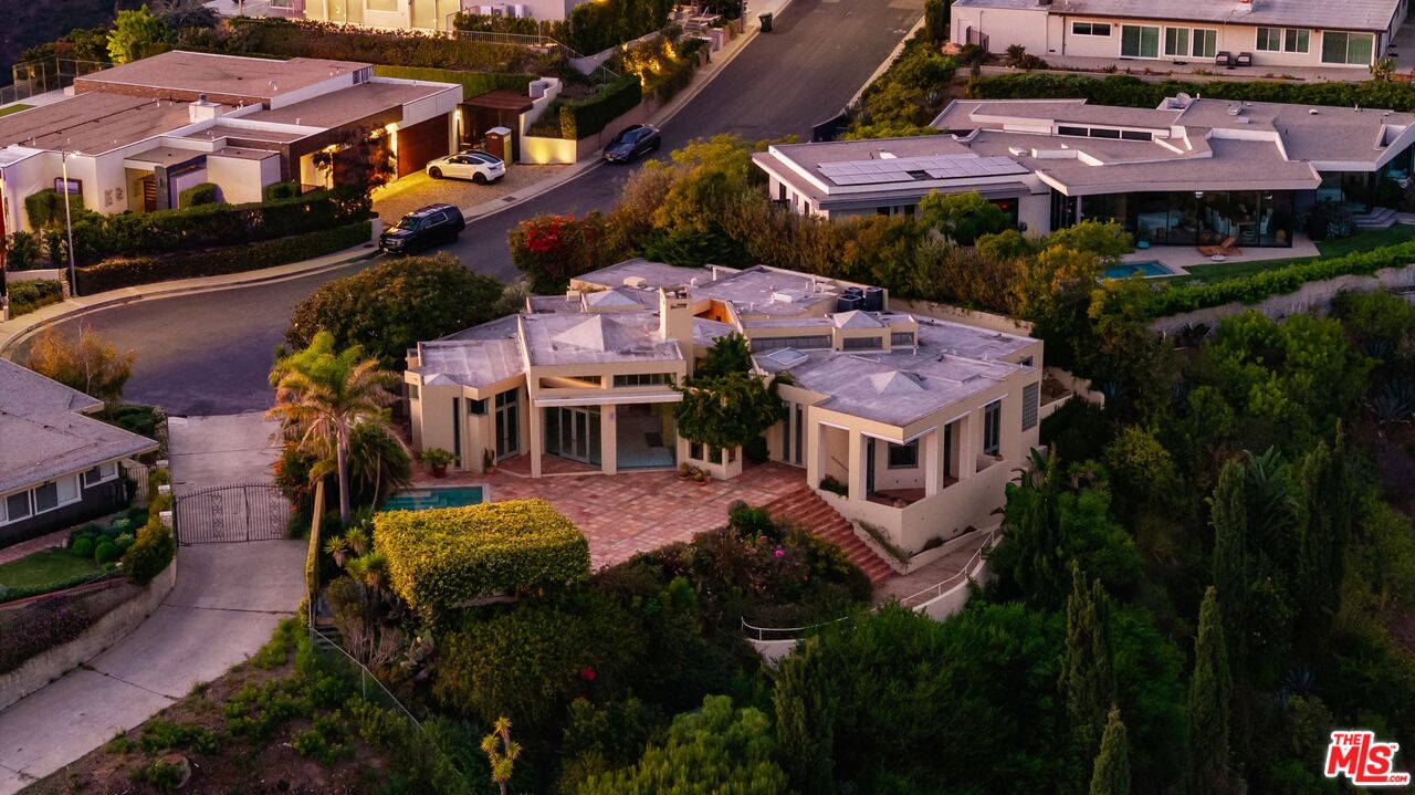 1058 Vista Grande Dr
