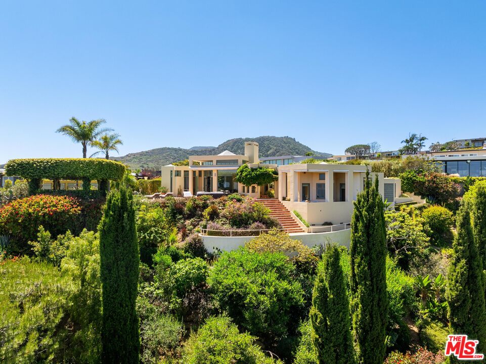 1058 Vista Grande Dr