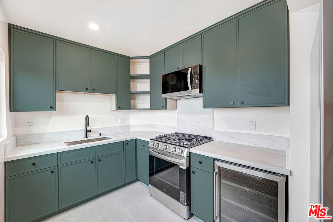 16185 W Sunset Blvd Unit: 1
