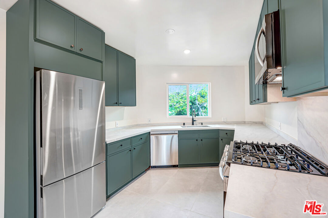 16185 W Sunset Blvd Unit: 3