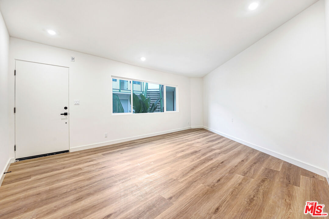 16185 W Sunset Blvd Unit: 4