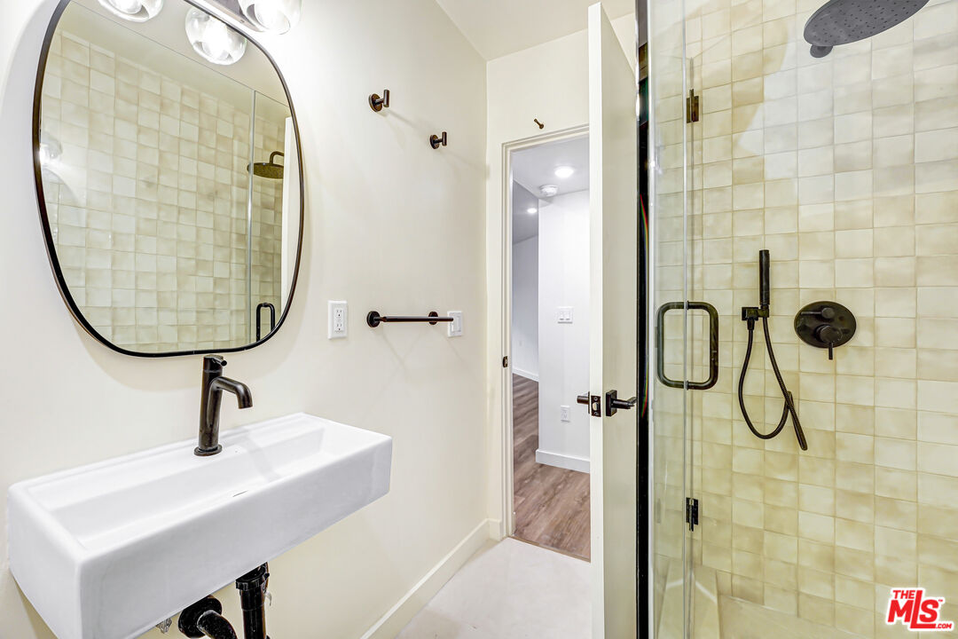 16185 W Sunset Blvd Unit: 4