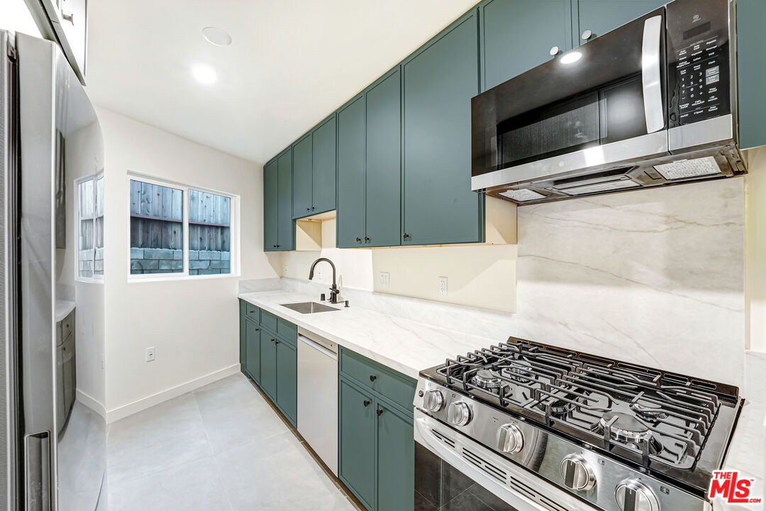 16185 W Sunset Blvd Unit: 4