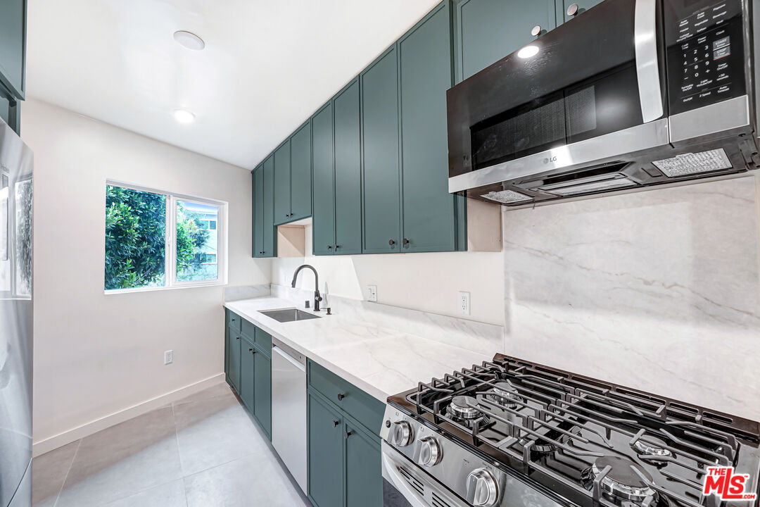16185 W Sunset Blvd Unit: 8