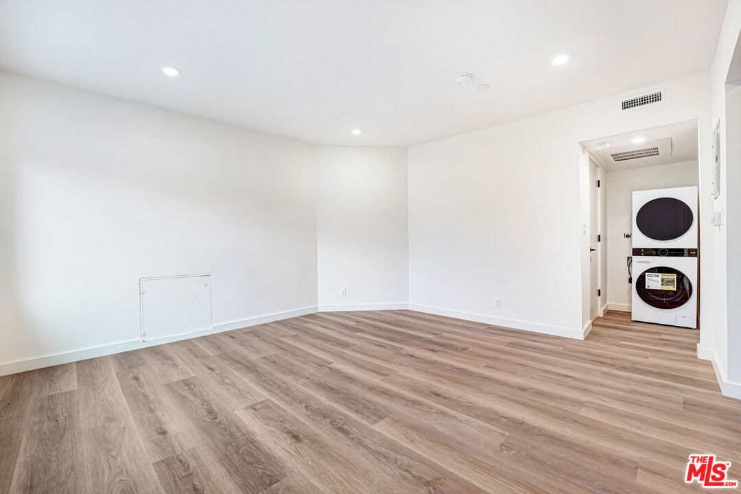 16185 W Sunset Blvd Unit: 8