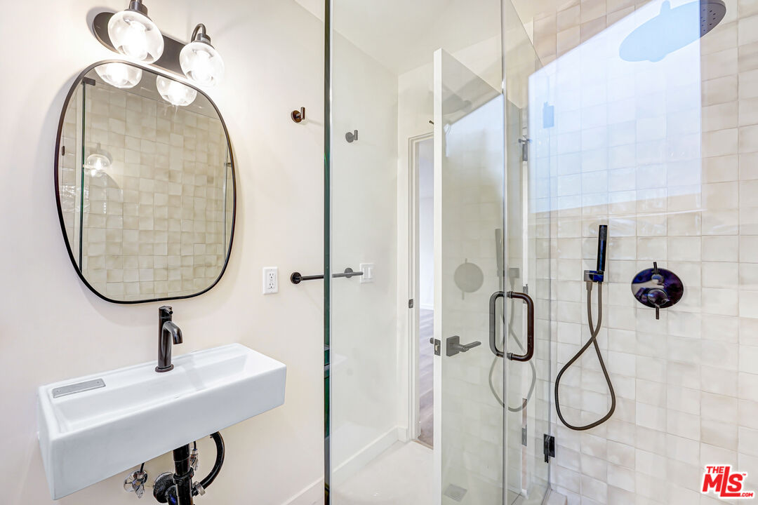 16185 W Sunset Blvd Unit: 8