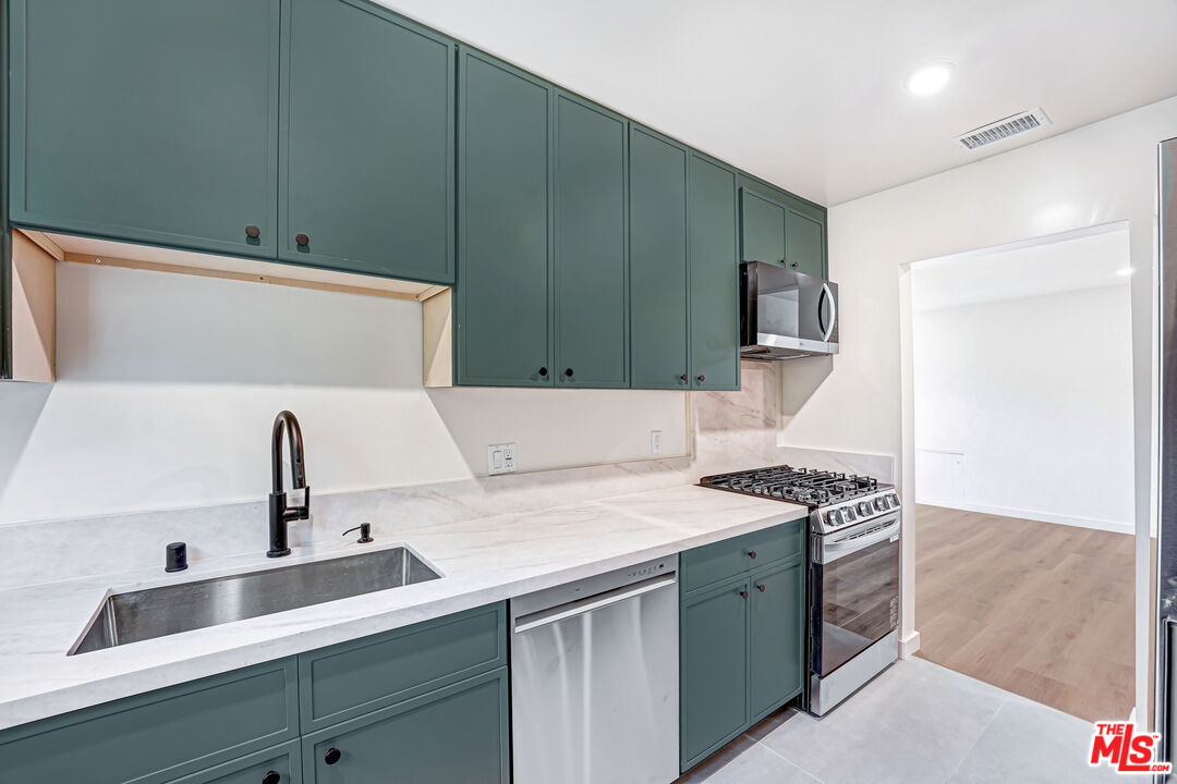16185 W Sunset Blvd Unit: 8