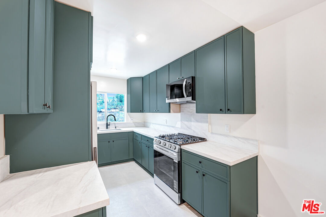 16185 W Sunset Blvd Unit: 9