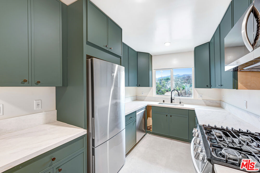 16185 W Sunset Blvd Unit: 9
