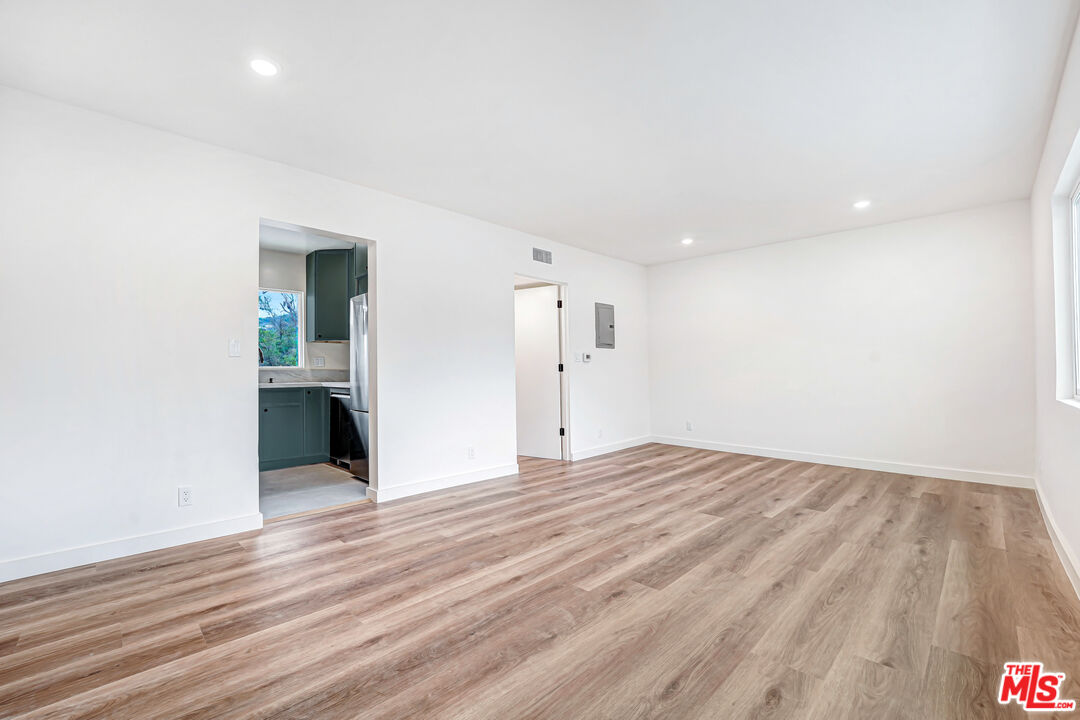 16185 W Sunset Blvd Unit: 10