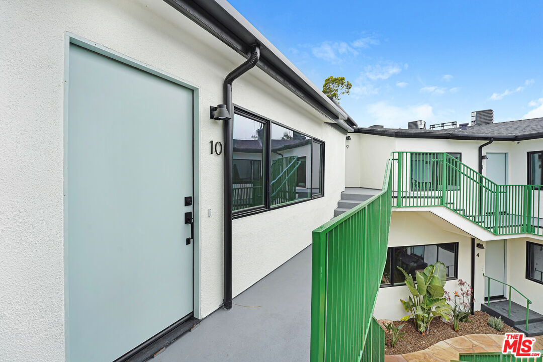 16185 W Sunset Blvd Unit: 10