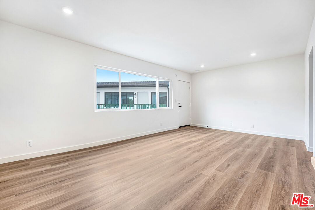 16185 W Sunset Blvd Unit: 10