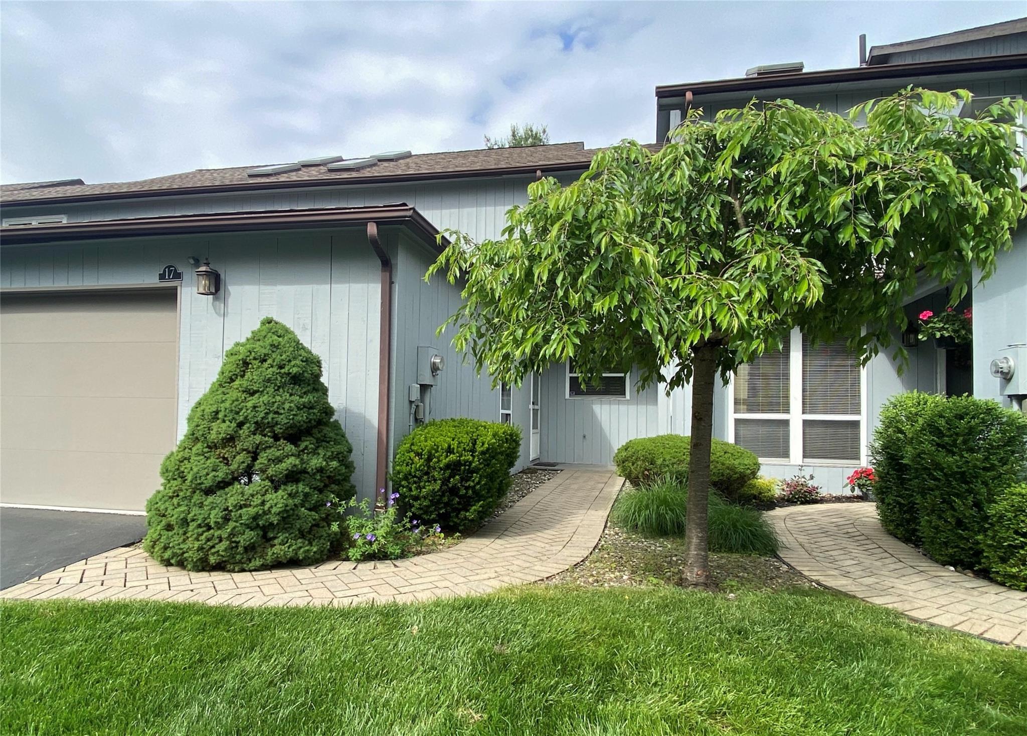 17 Pond Drive East