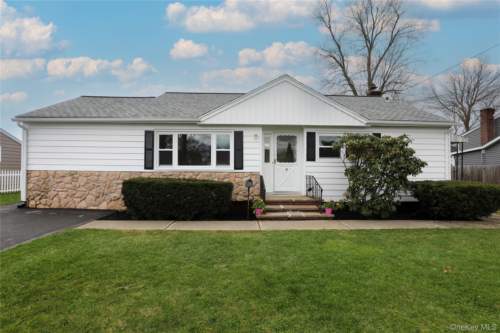 11 Mountain View Avenue