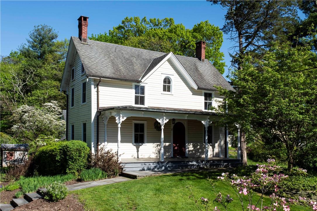 8 ORCHARD Drive