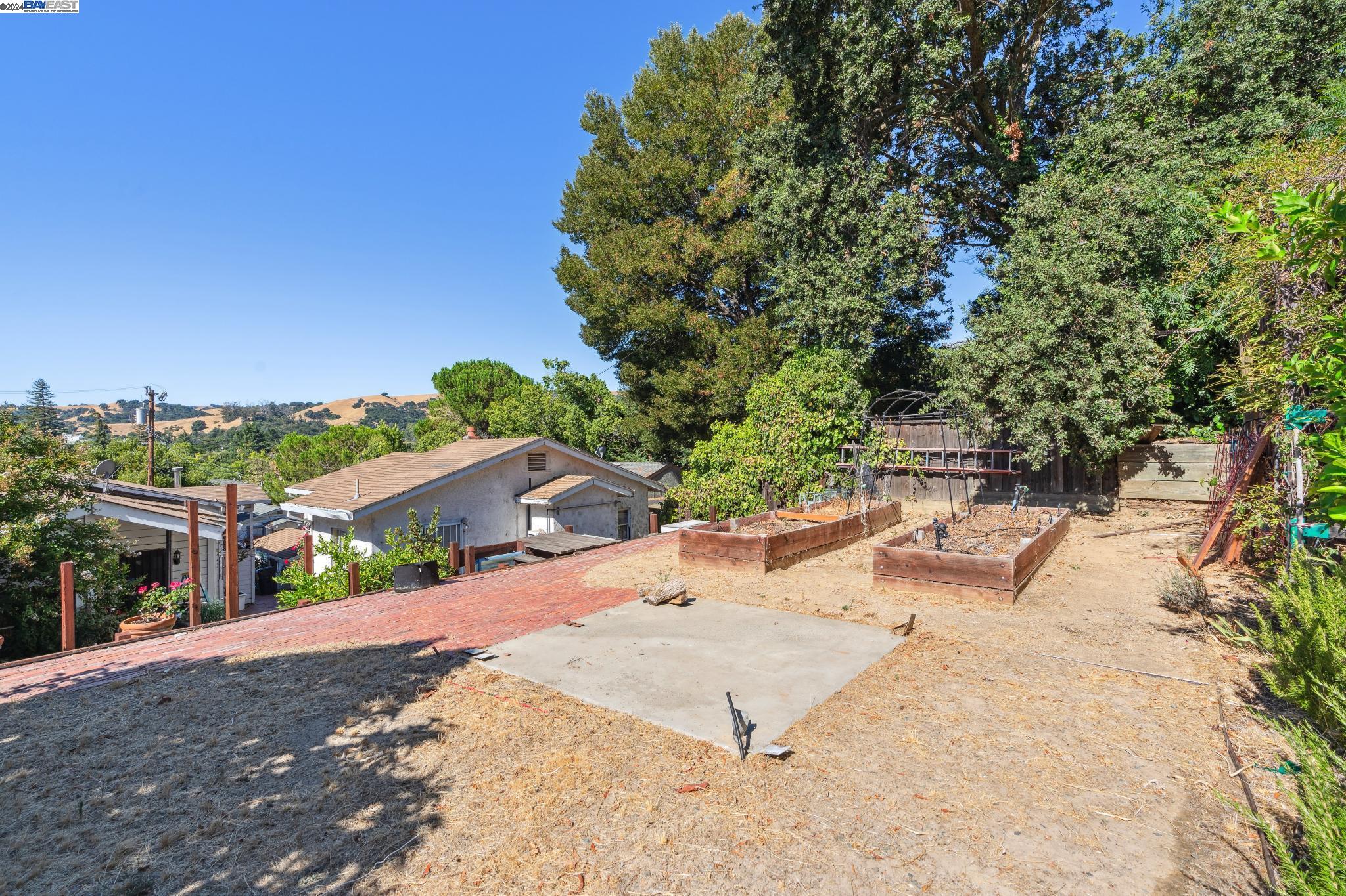 1549 AZALEA AVENUE