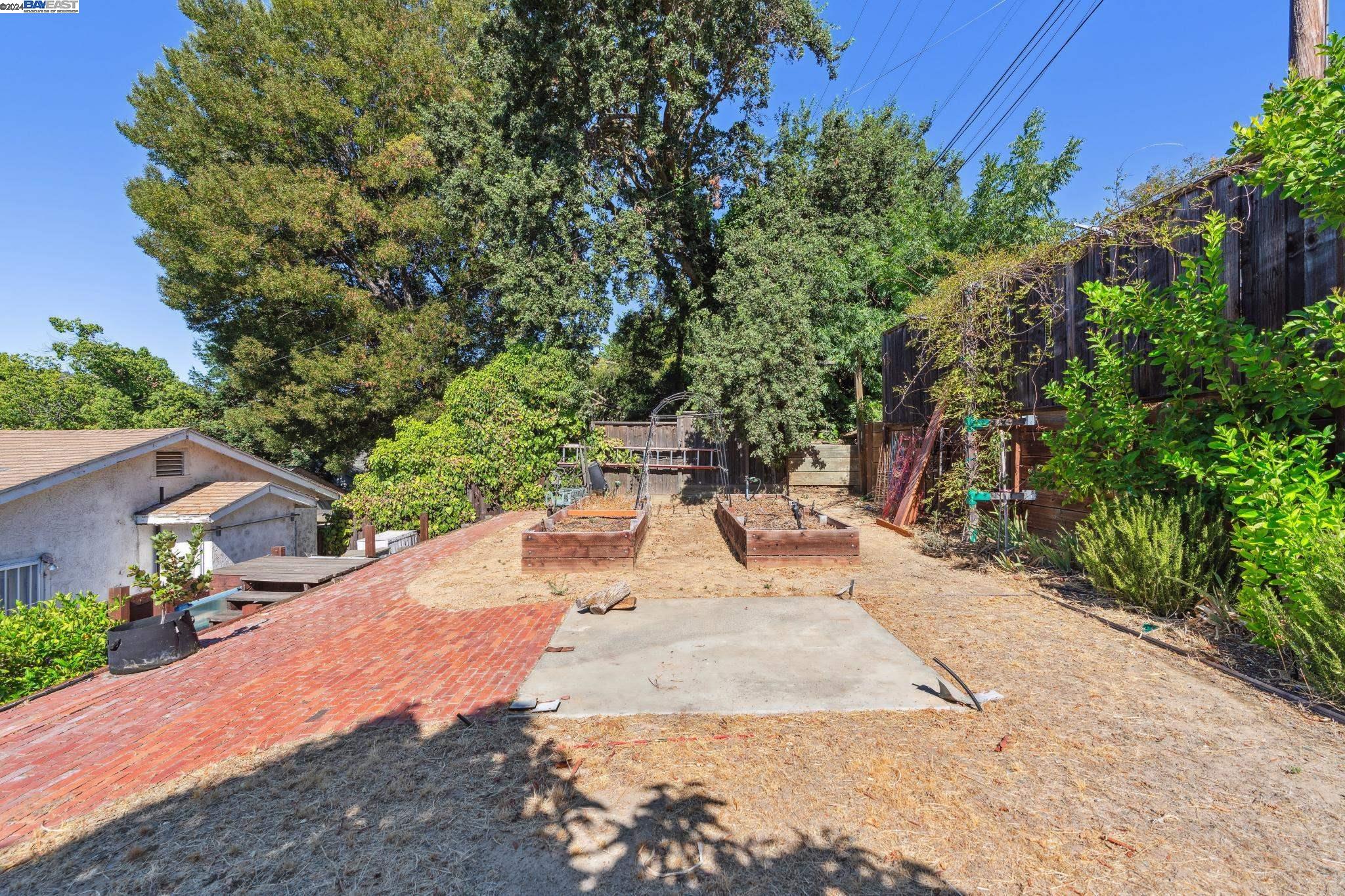 1549 AZALEA AVENUE