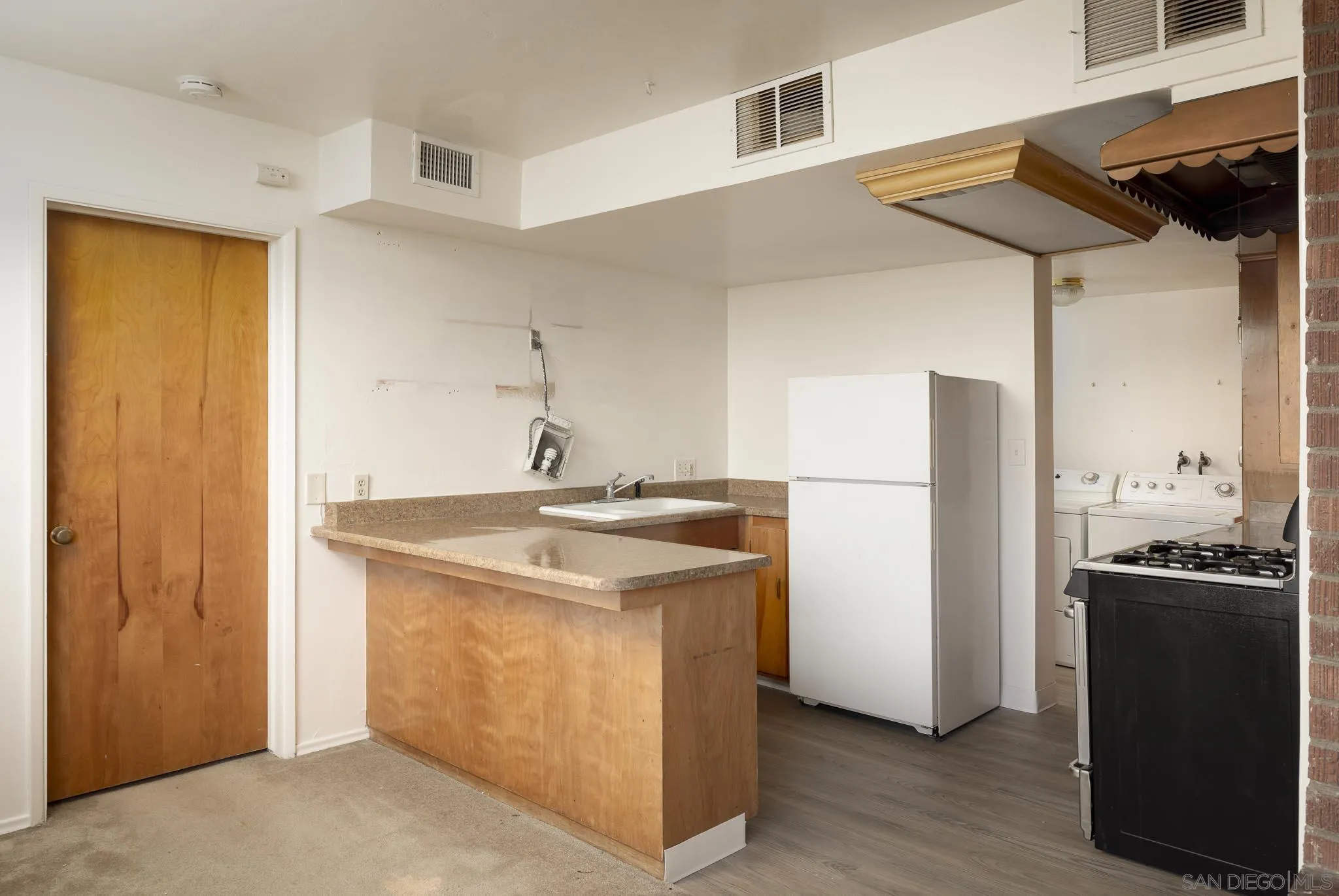 8050 Fairview Avenue