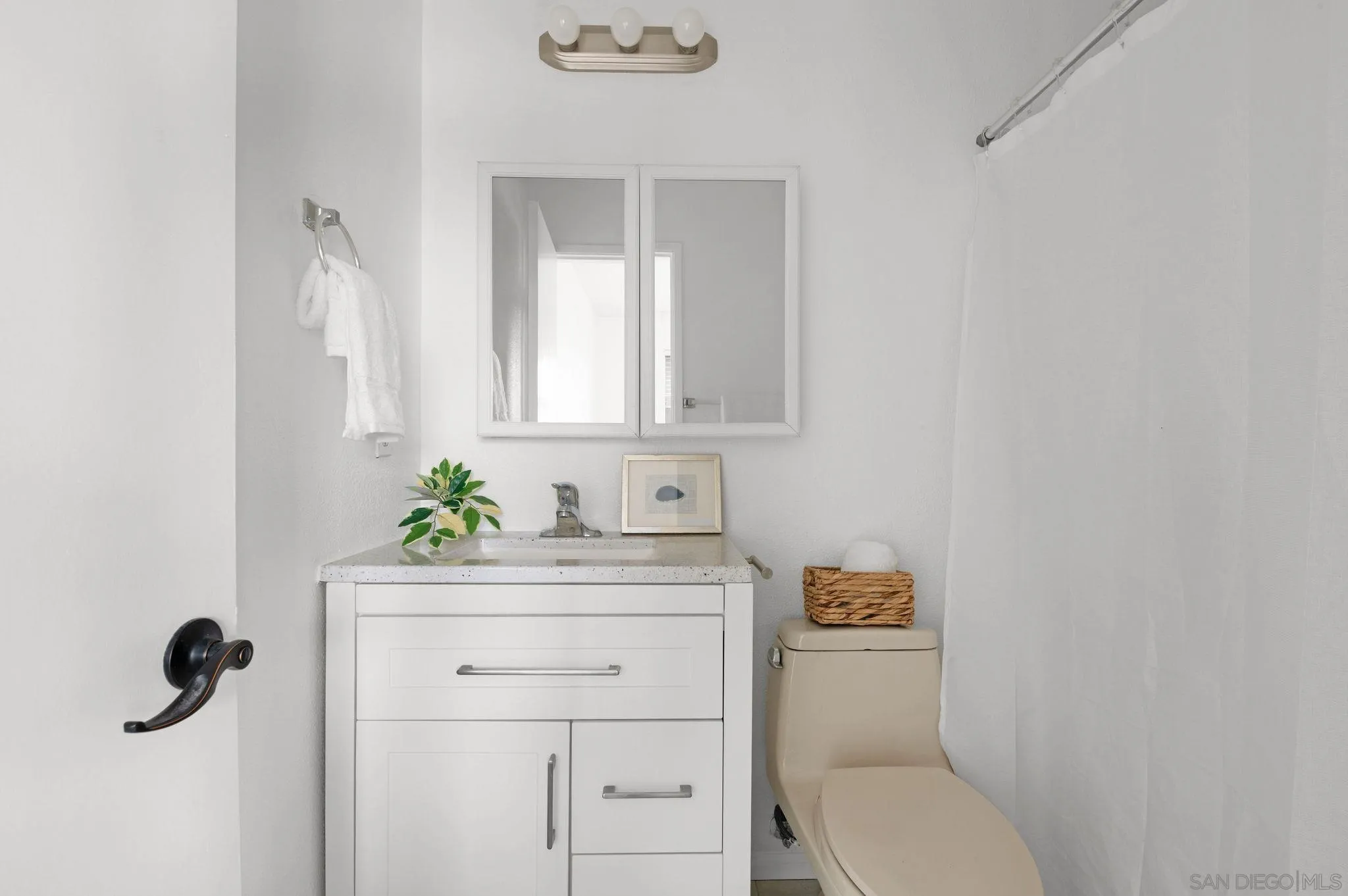 3037 Ingelow St Unit 4