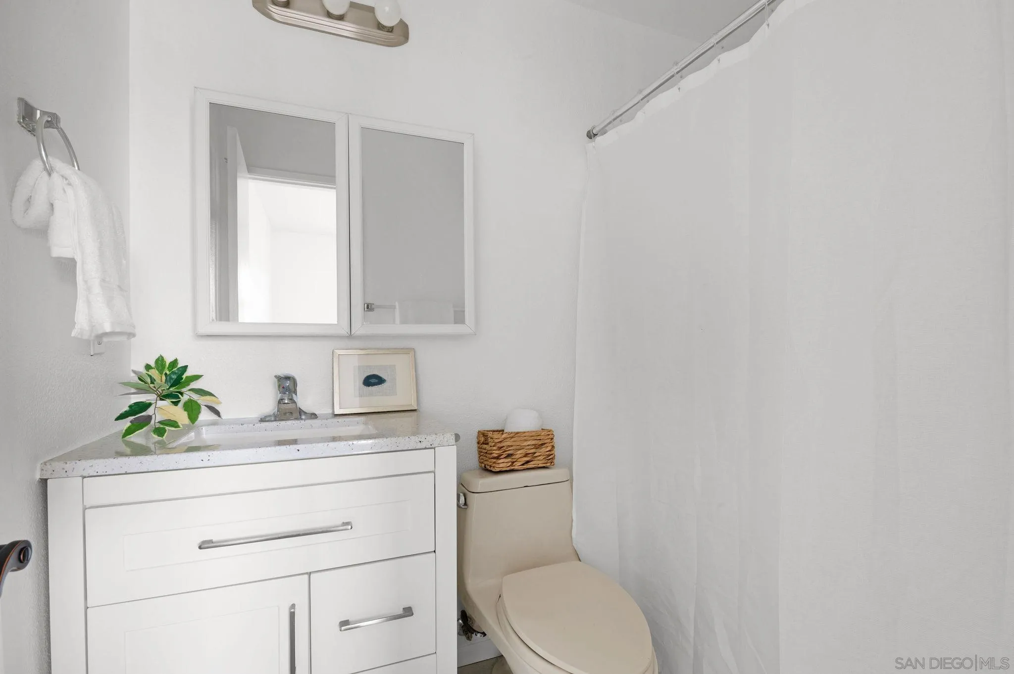3037 Ingelow St Unit 4